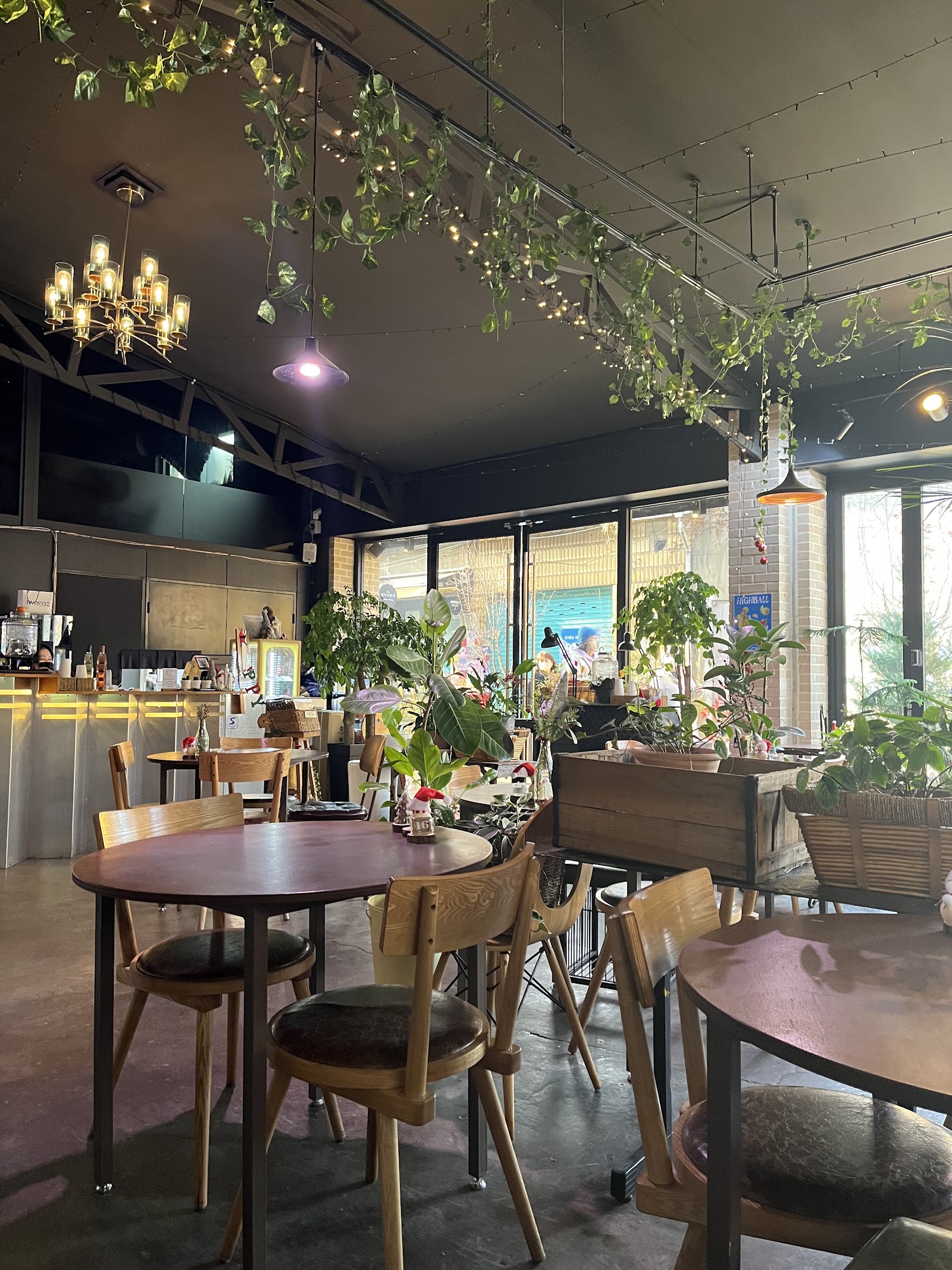Steel Mills Meet Modern Flavor: 4 Must-Visit Local Food Spots in Mullae-dong Arts Village
