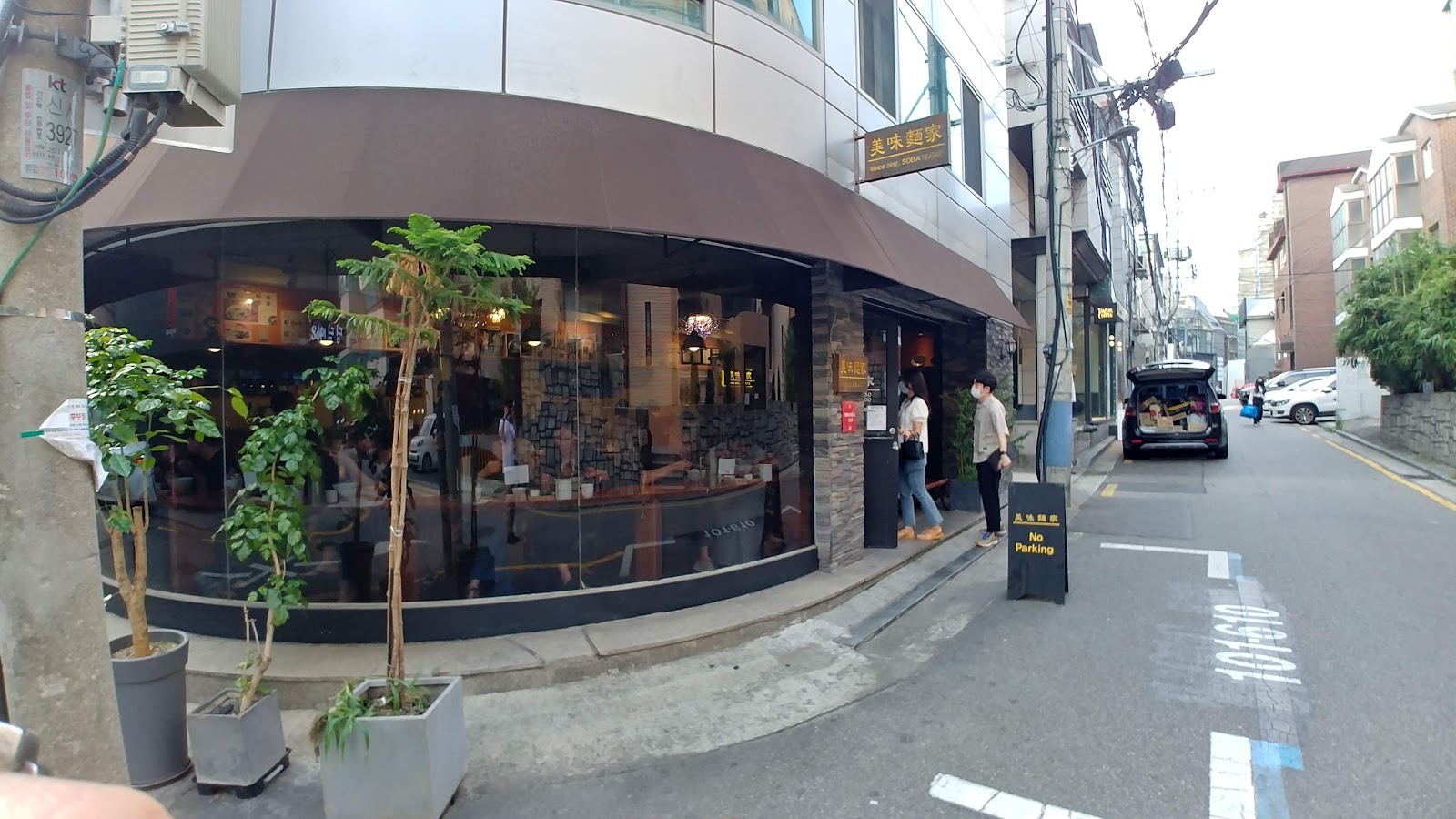 Beyond Lotte Tower: 4 Local-Approved Dining Spots Around Songridan-Gil You Can't Miss