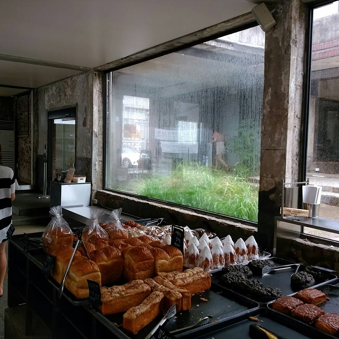 Beyond the Red Bricks: 4 Essential Seongsu-Dong Cafes Local Trendsetters Can't Stop Visiting